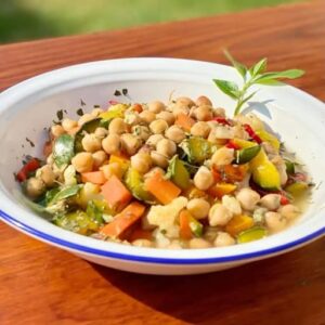 Bowl de garbanzos salteado con vegetales