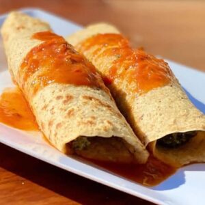 Canelones con masa de avena rellenos de ricota y acelga con salsa de tomate