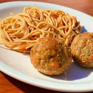 Fideos con albóndigas de soja