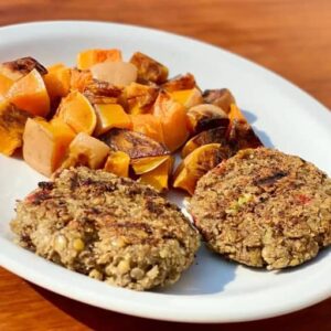 Hamburguesas de lentejas con calabazas asadas