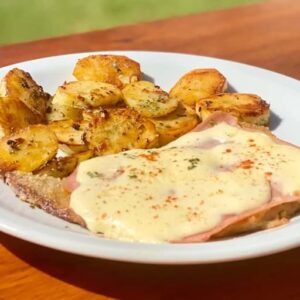 Milanesa napolitana con papas al horno