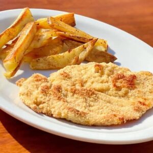 Milanesitas de pollo con papas fritas