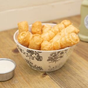 Deditos fritos de Harina de Trigo rellenos con queso Blanco Venezolano, 12 unidades